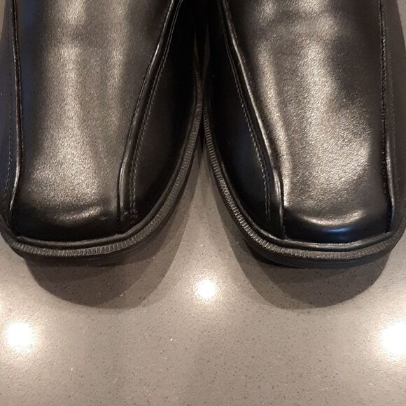 Skechers Black Leather Relaxed Fit Memory Foam Loafers - Picture 4 of 11